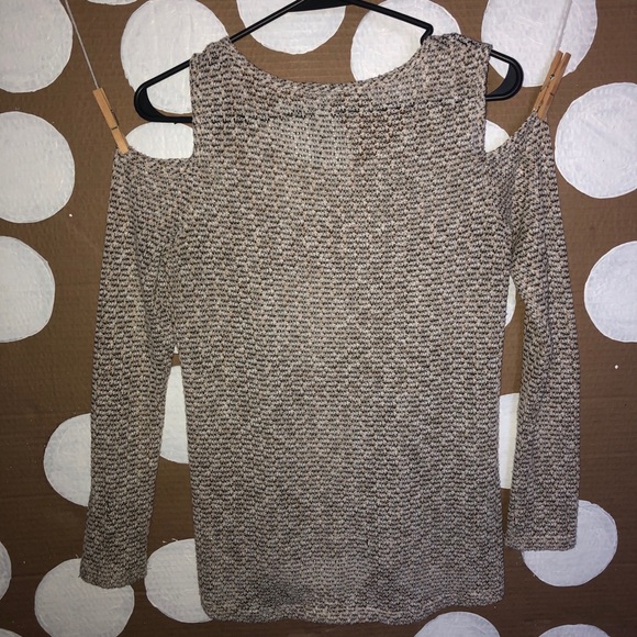 • Design Lab • cold shoulder long sleeve - Picture 3 of 4